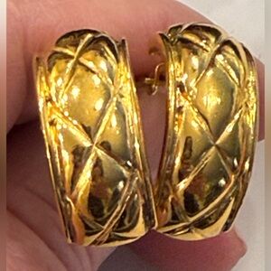 CHANEL Gold Quilted Earrings